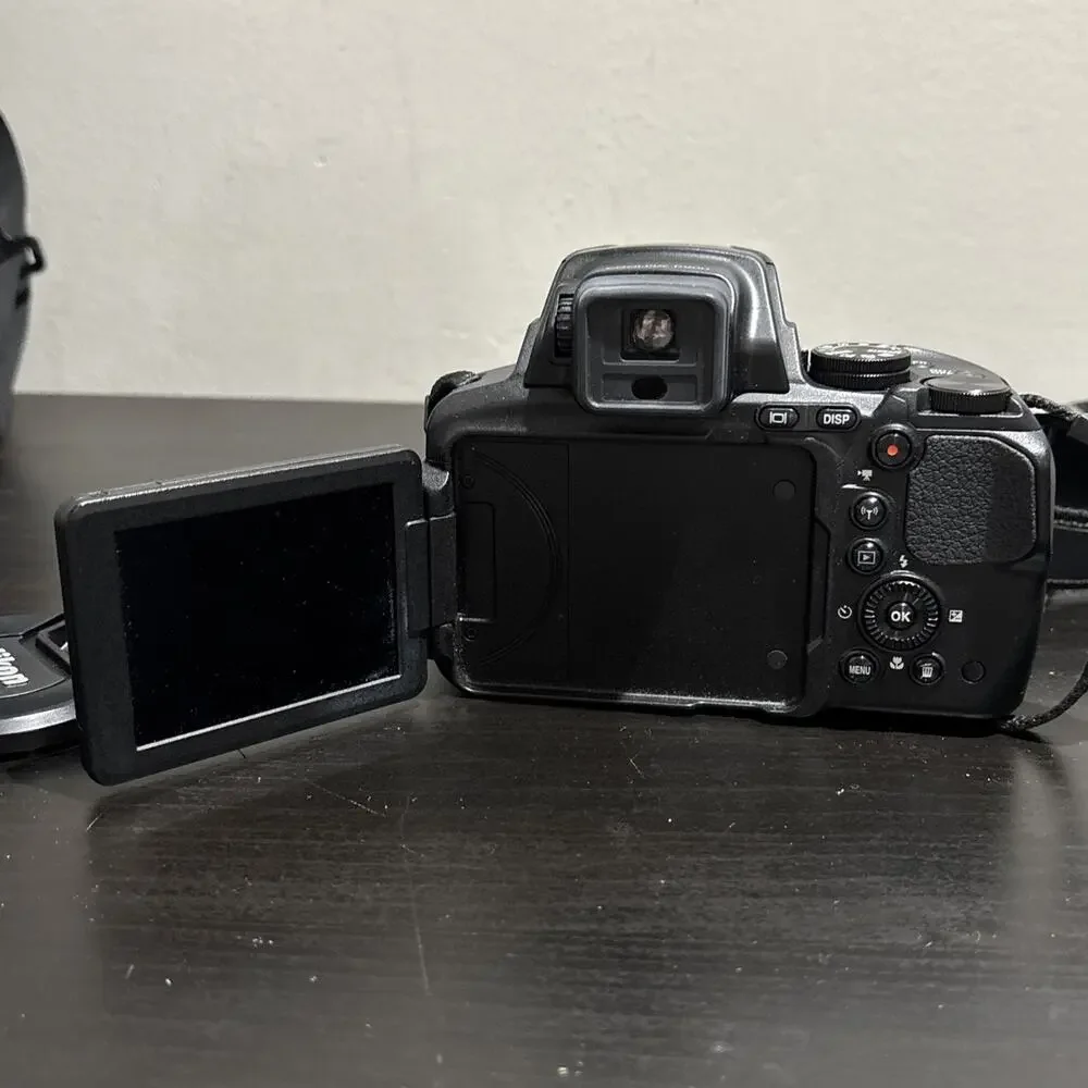 Nikon coolpix P900 Digital Camera 16MP 83x Optical Zoom With Bag & Accessories